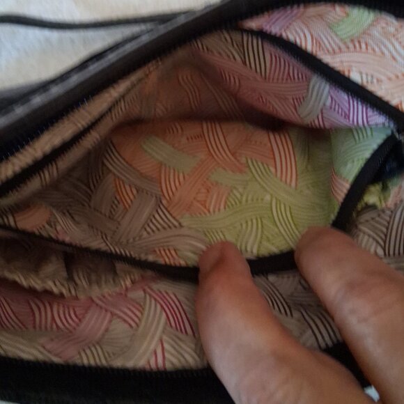 The Sak Black Leather Vintage Crossbody/Shoulder Bag LWG w/PETA Approved Liner - Picture 8 of 11